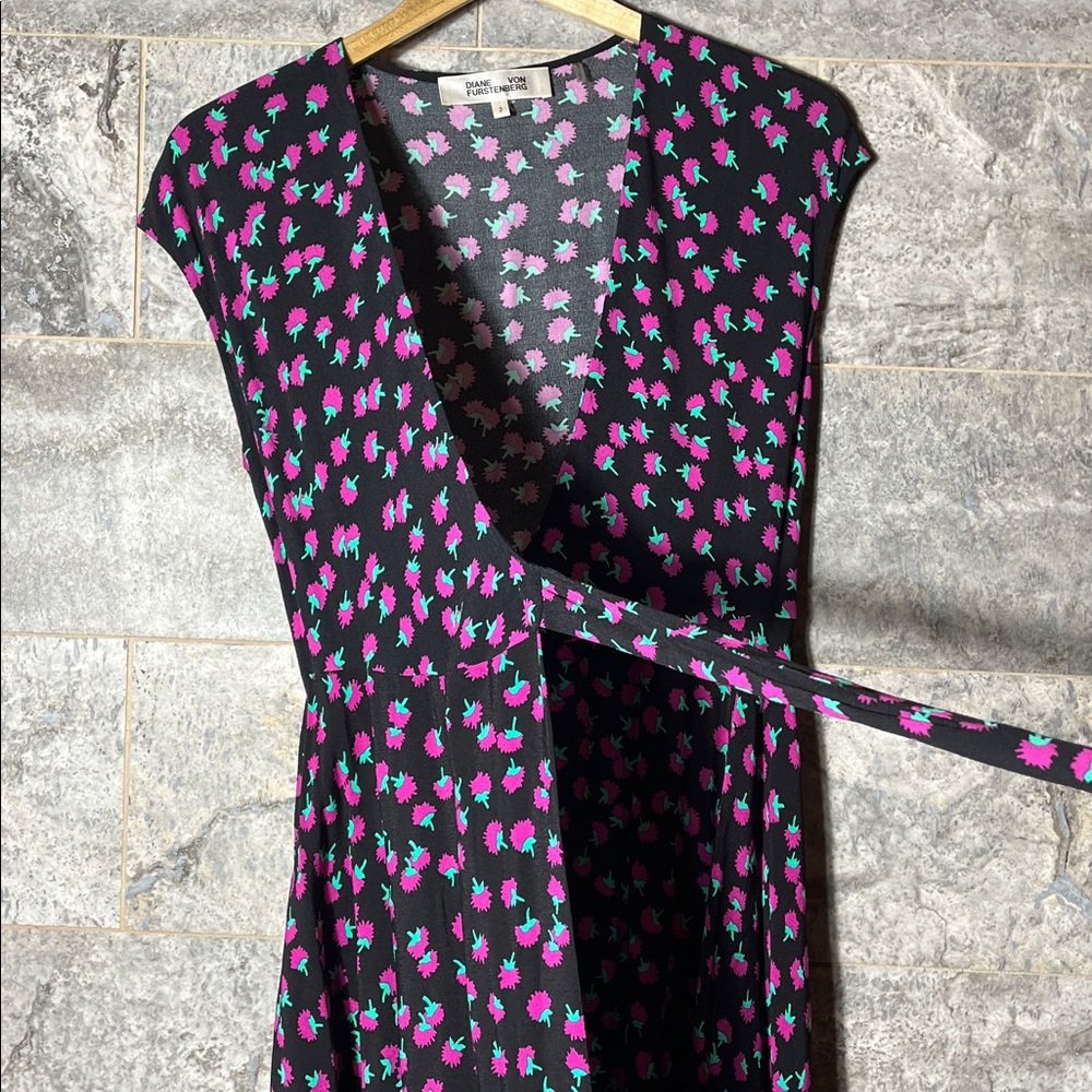 💥HP💥Diane von Furstenberg “Goldie” Wrap Dress – US 2 – Swirling Berries - Picture 6 of 8